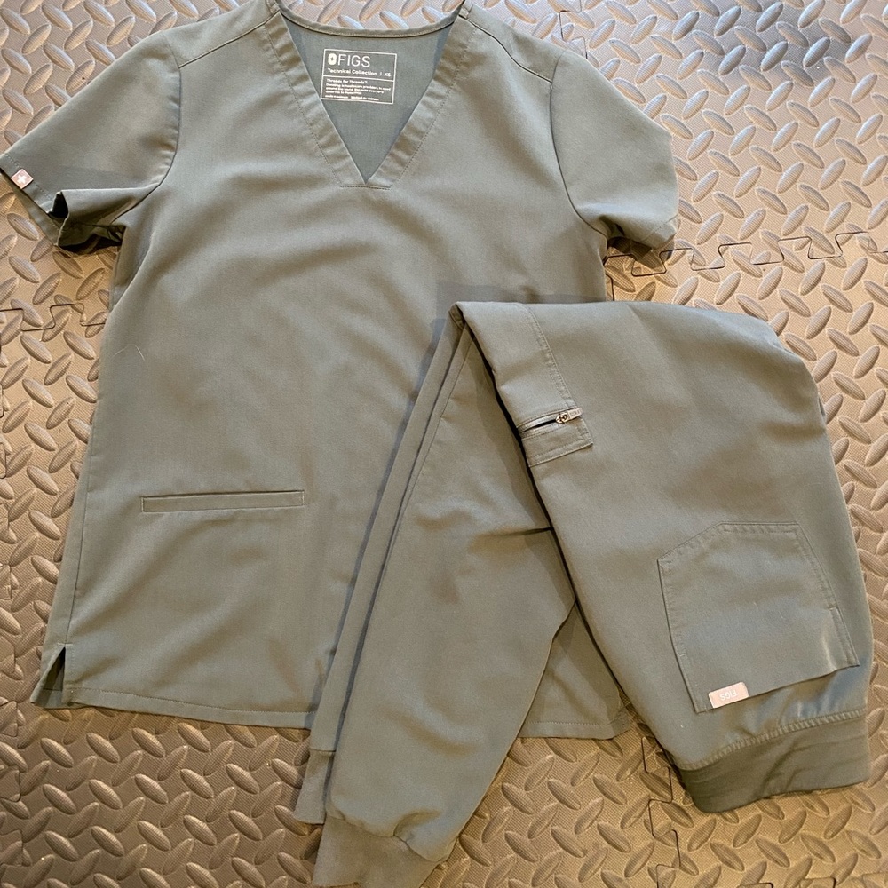 FIGS BONSAI SET - Casma Top (XS), Zamora Joggers (XSR), green/grey